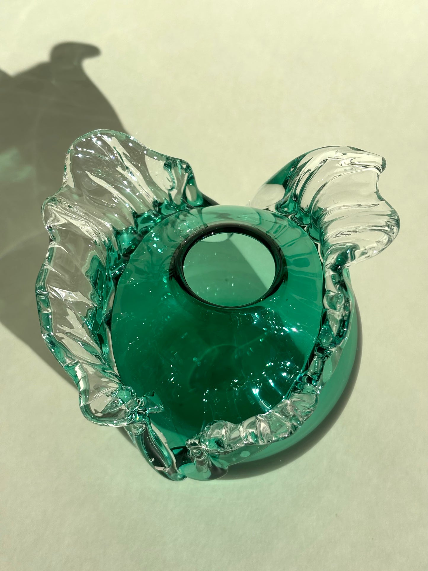 Juturnavase, mørkegrøn