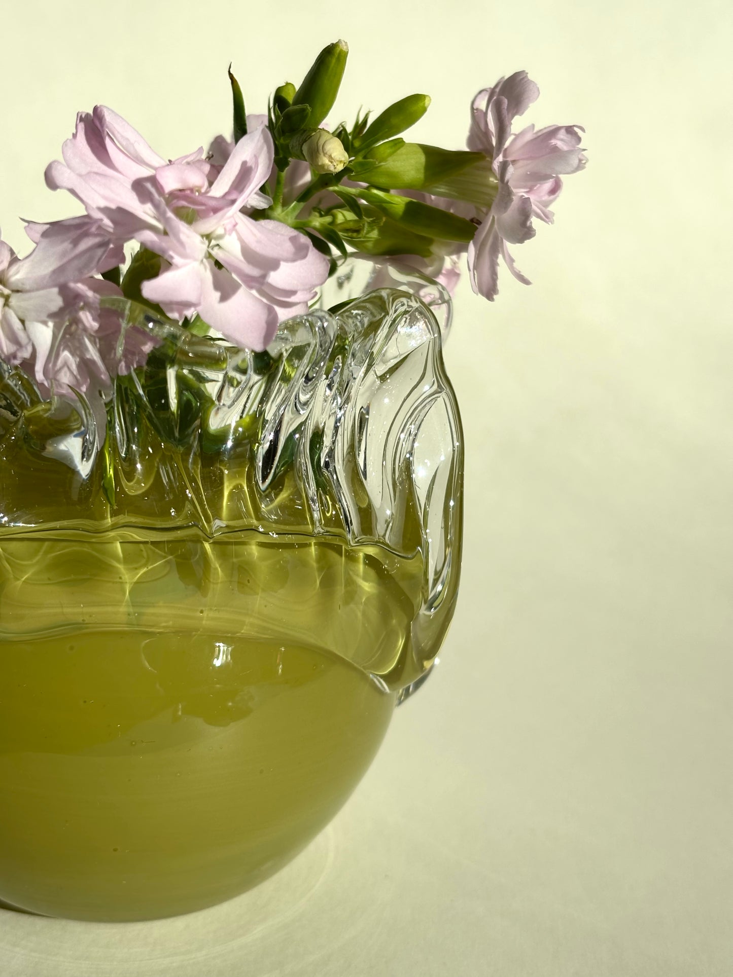 Juturnavase, olivengrøn