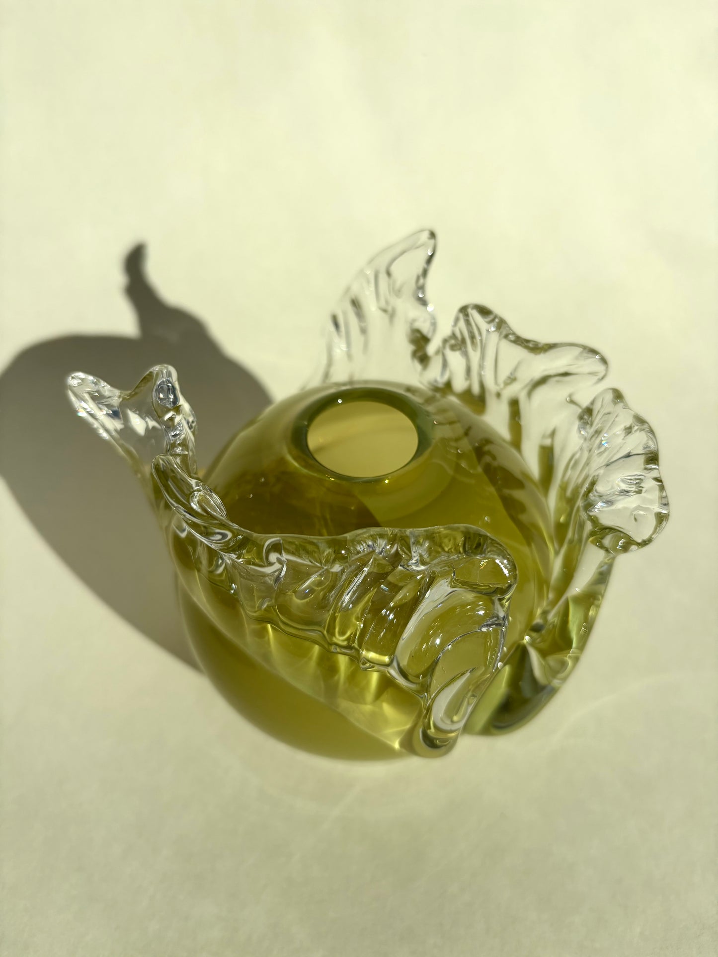 Juturnavase, olivengrøn