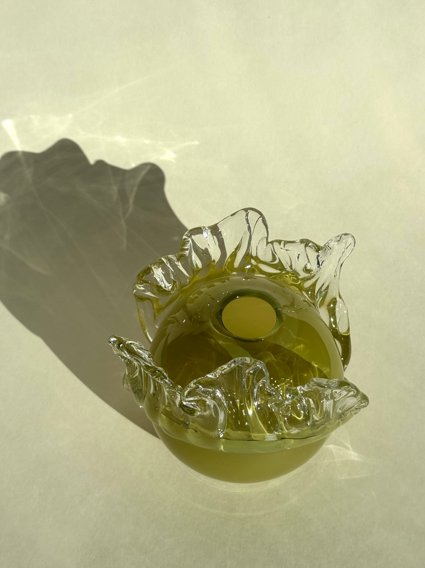 Juturnavase, olivengrøn