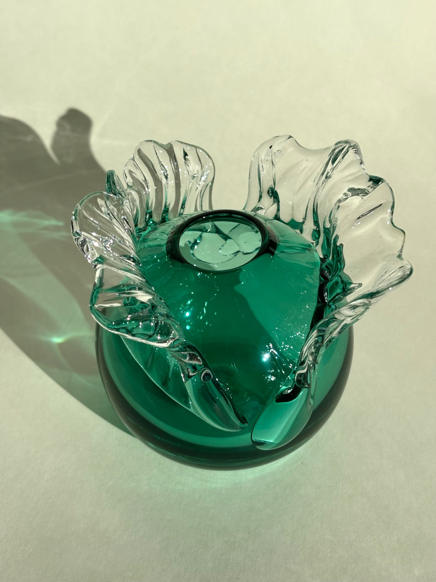 Juturnavase, mørkegrøn