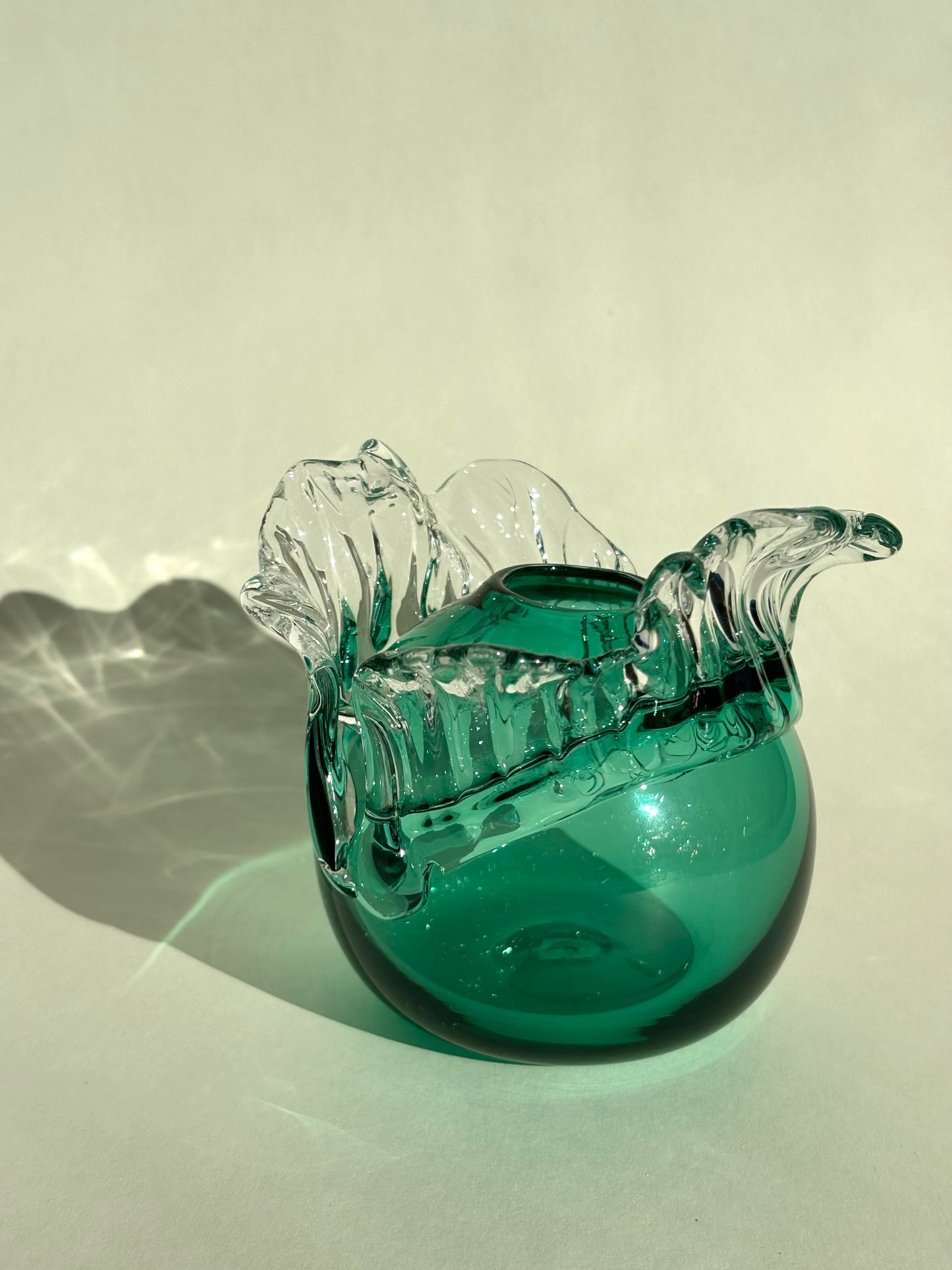 Juturnavase, mørkegrøn